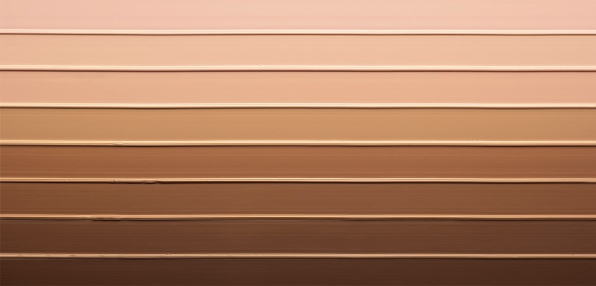 Verschiedene Make-up Nuancen von Beige bis Braun